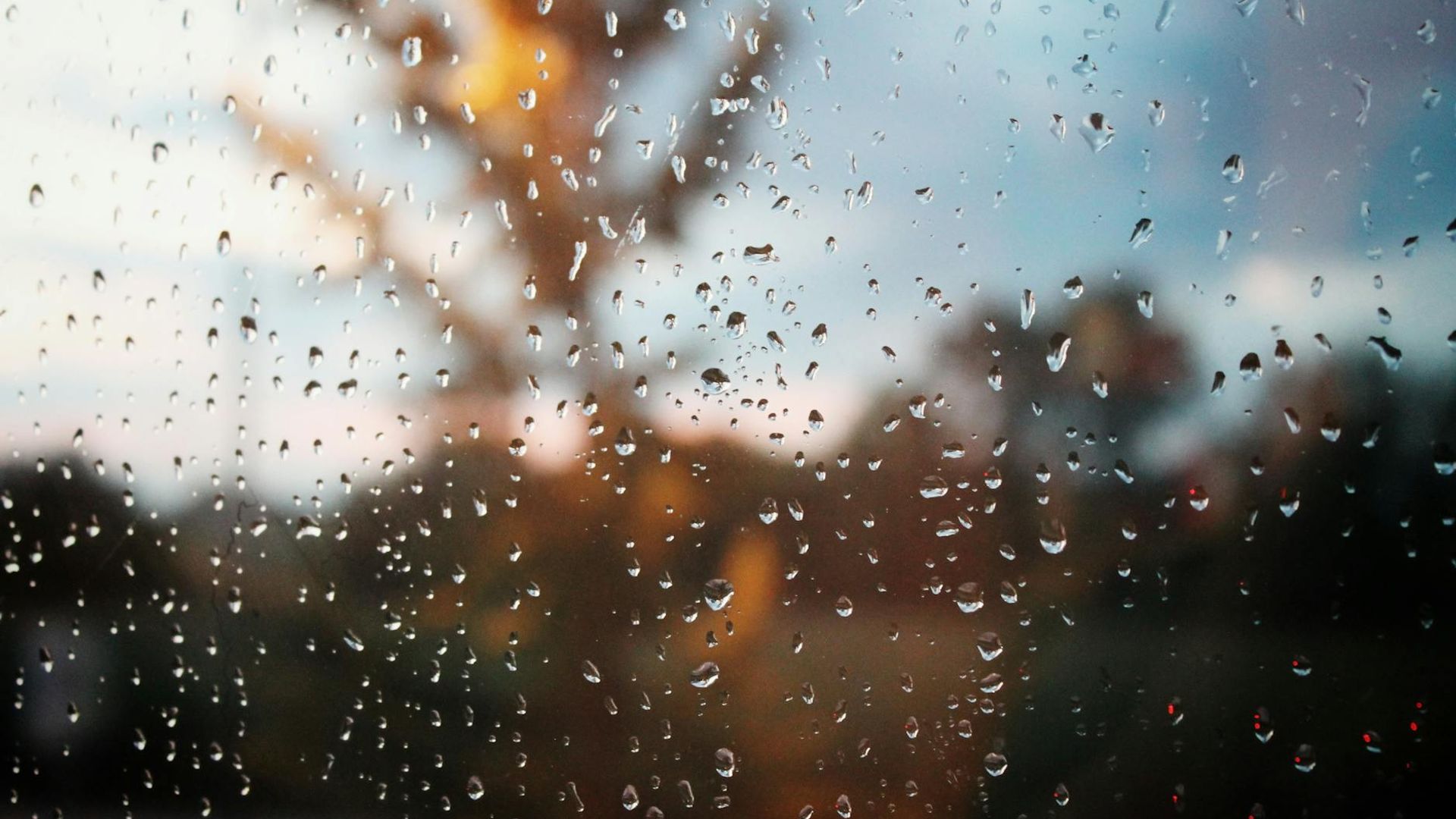 Abstract background with soft light and calm atmosphere.